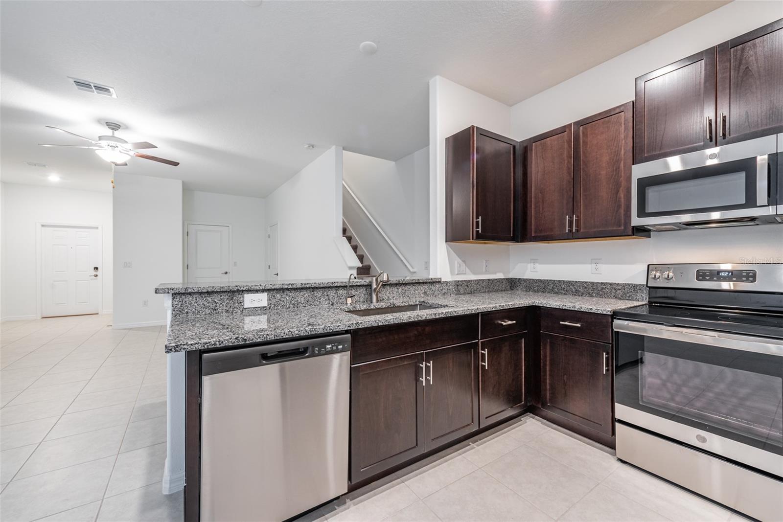 Image 3 of 29 For 14348 Editors Note Street