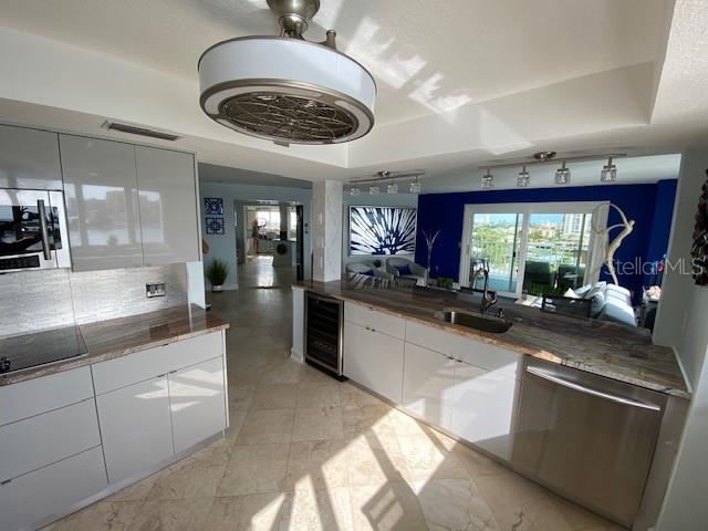 Image 10 of 25 For 610 Island Way 608