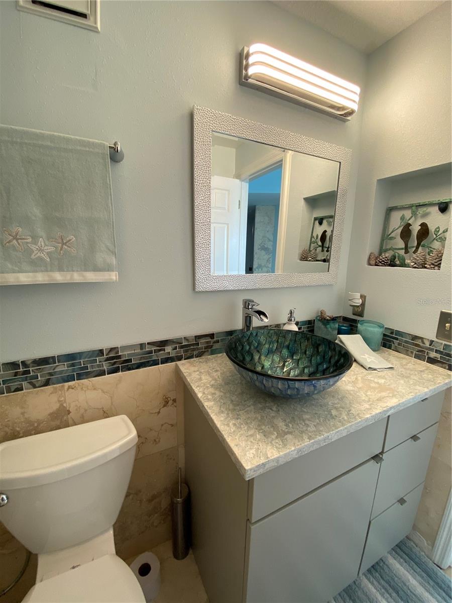 Image 14 of 25 For 610 Island Way 608