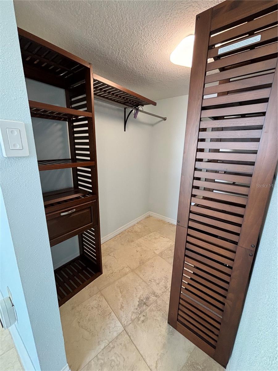 Image 15 of 25 For 610 Island Way 608