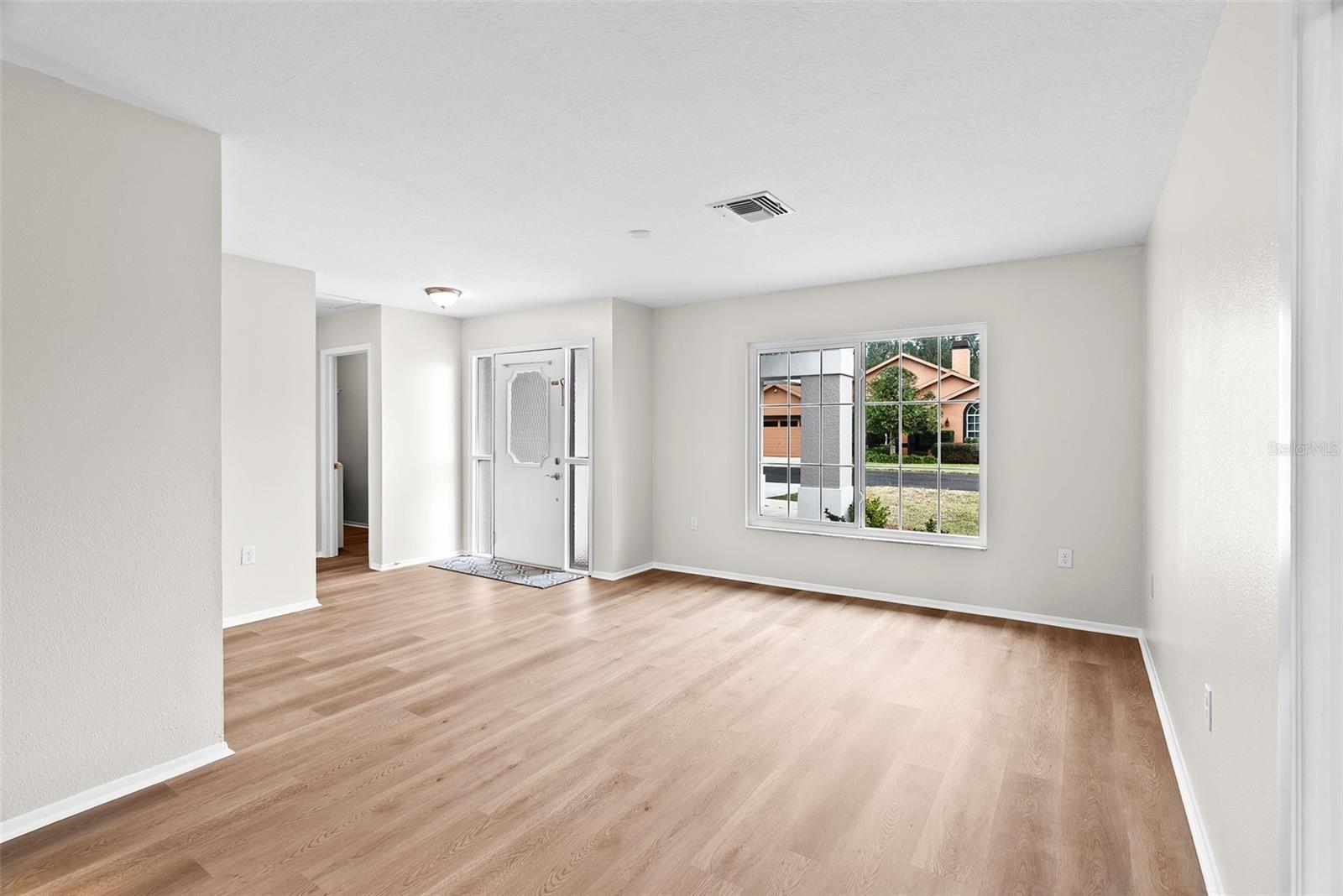 Listing photo id 9 for 10340 Alberta Court