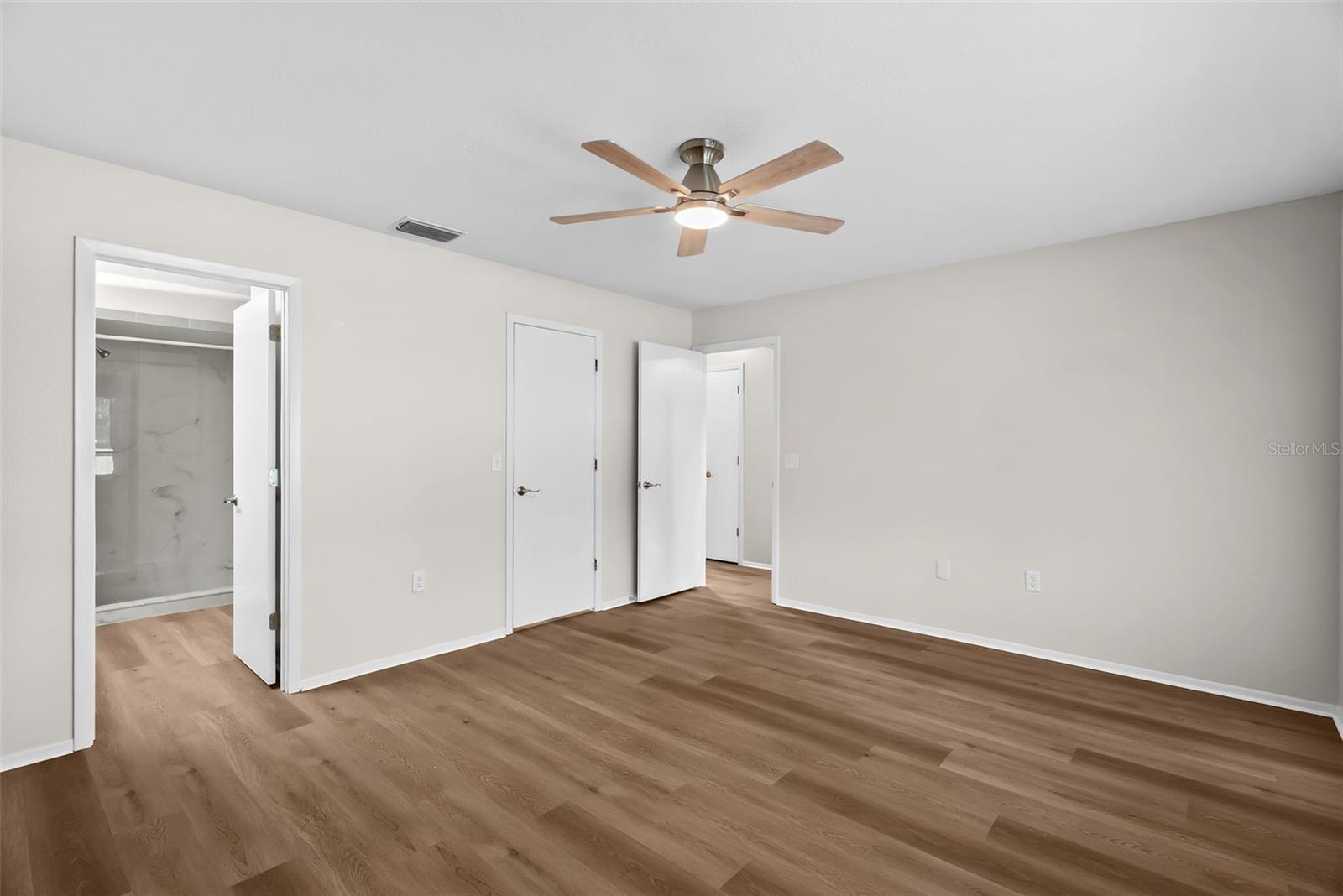 Listing photo id 16 for 10340 Alberta Court