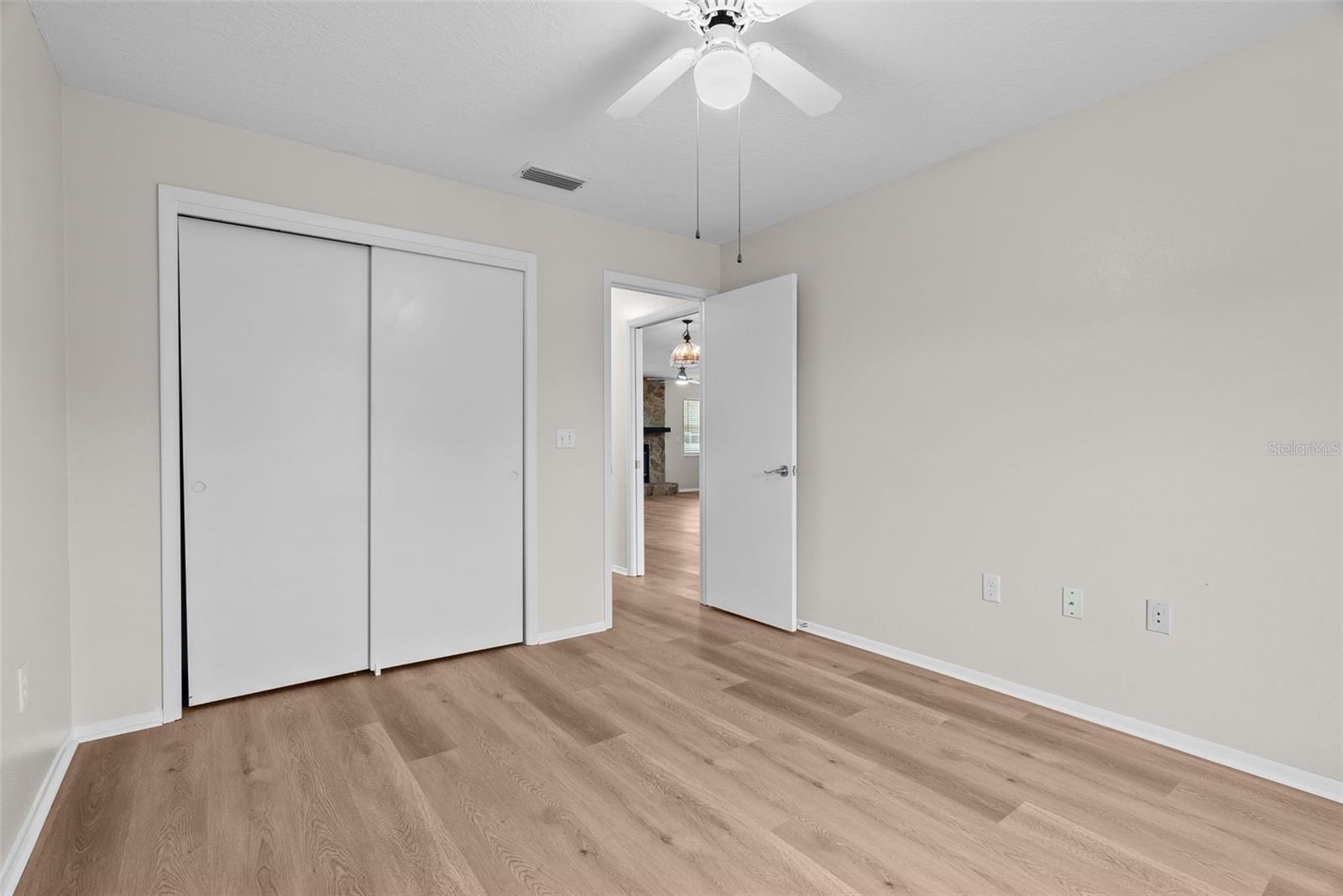 Listing photo id 17 for 10340 Alberta Court