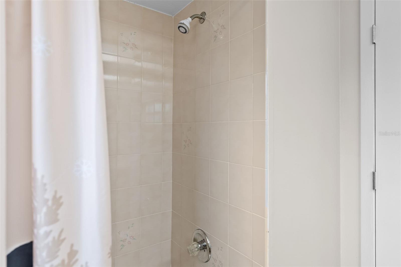 Listing photo id 21 for 10340 Alberta Court