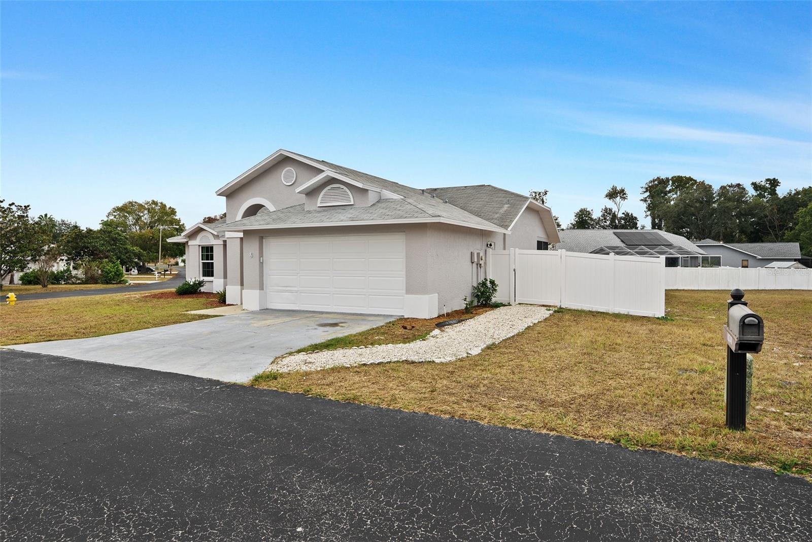 Listing photo id 35 for 10340 Alberta Court