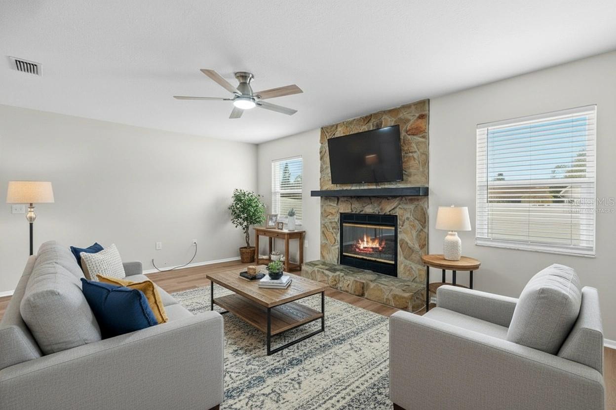 Listing photo id 3 for 10340 Alberta Court