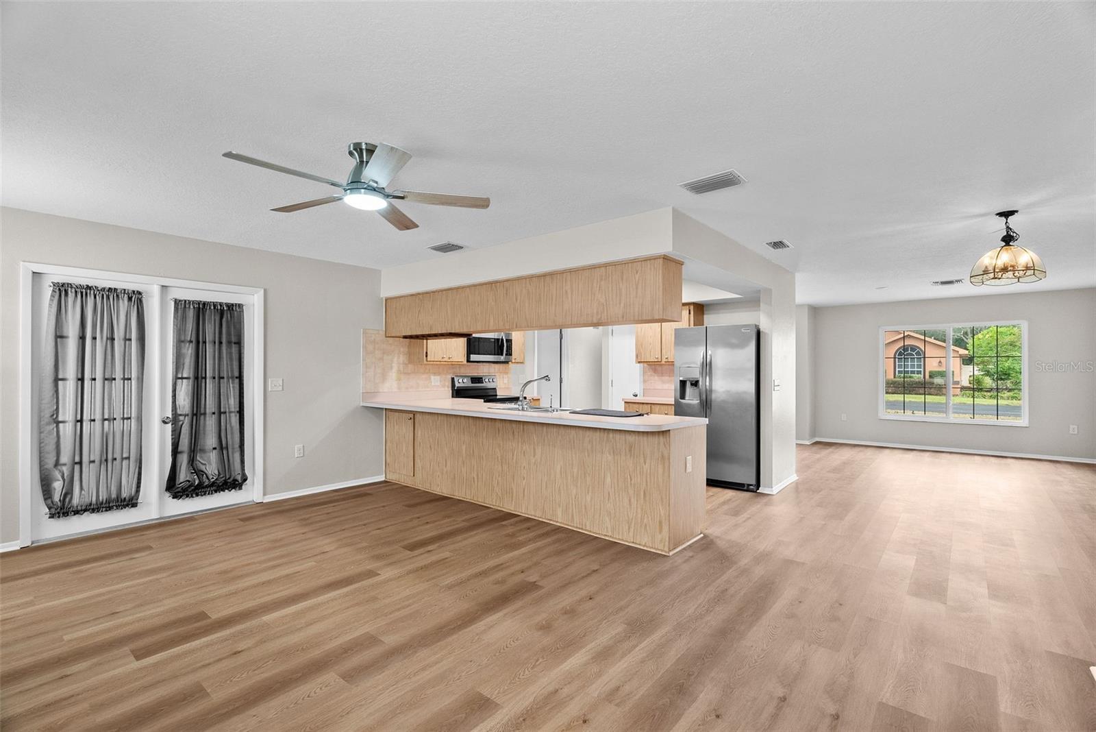 Listing photo id 5 for 10340 Alberta Court