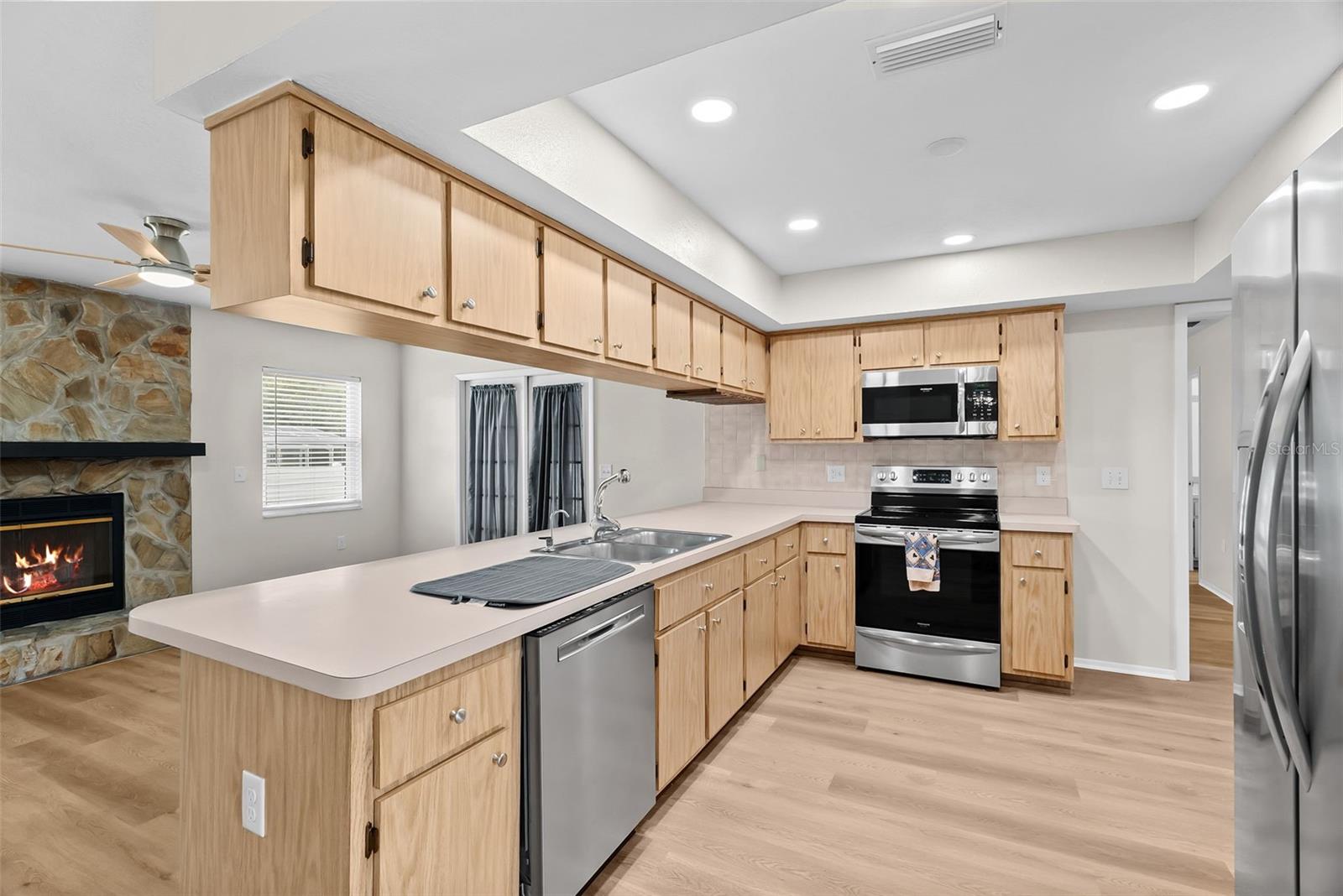 Listing photo id 6 for 10340 Alberta Court