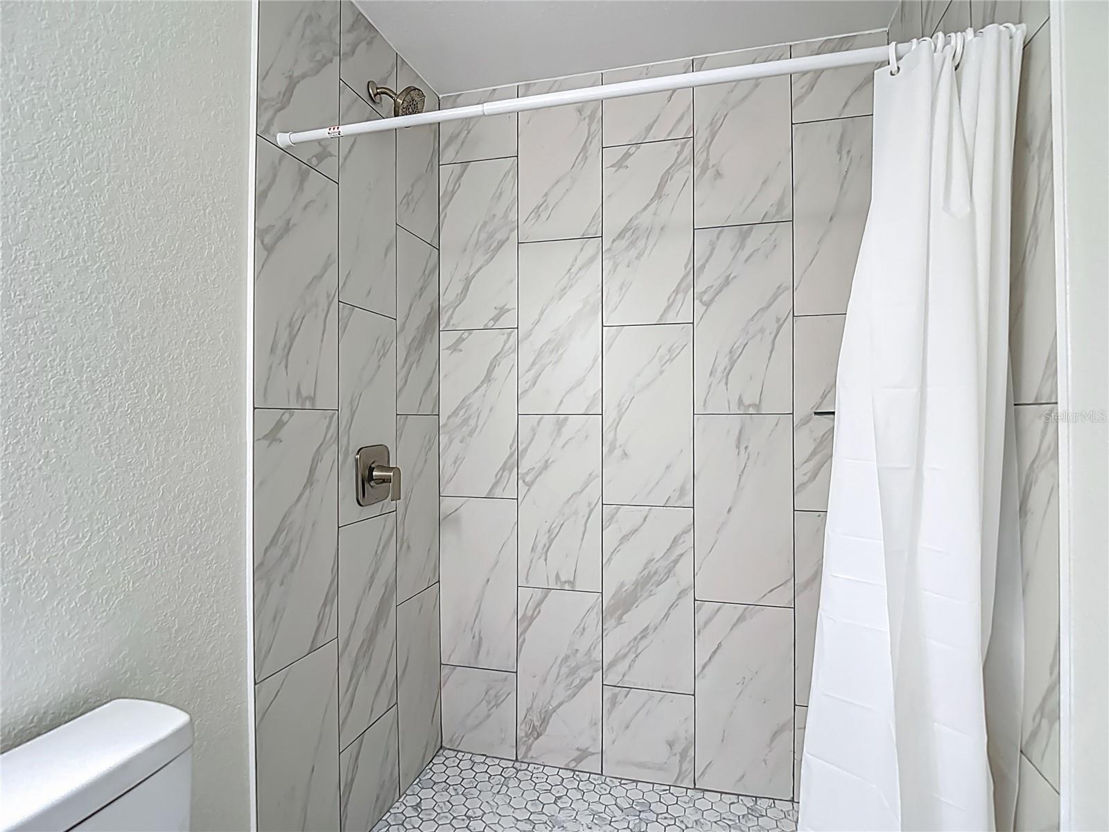 Image 37 of 77 For 401 Boyer Street 2