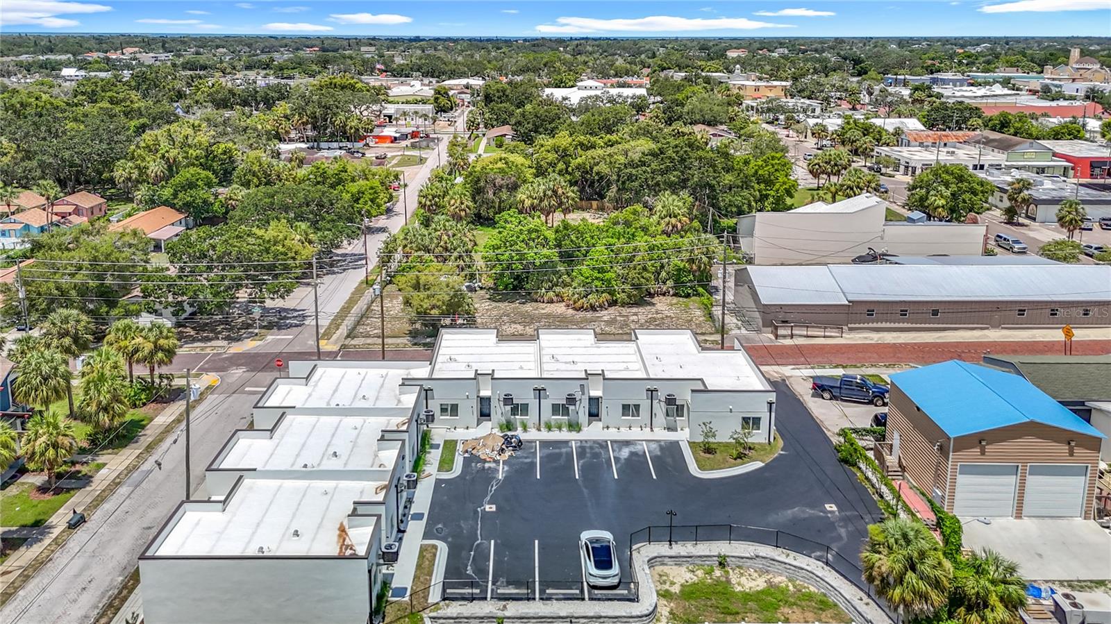 Image 4 of 77 For 401 Boyer Street 2