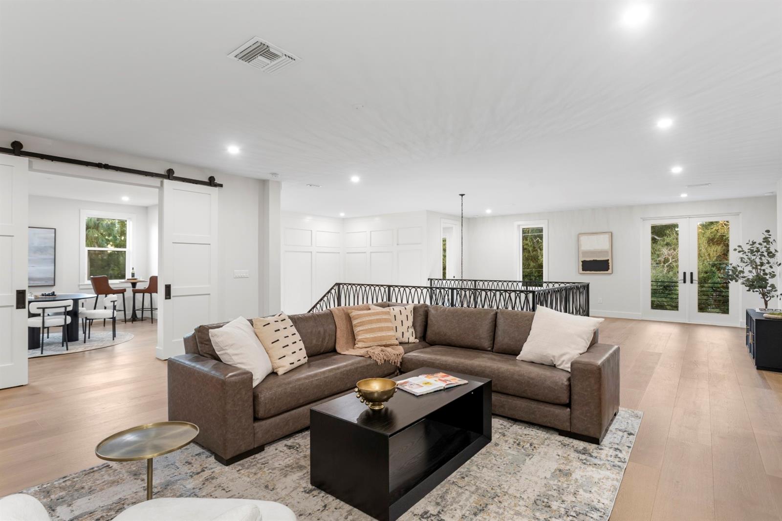 Image 41 of 72 For 4624 San Jose Street