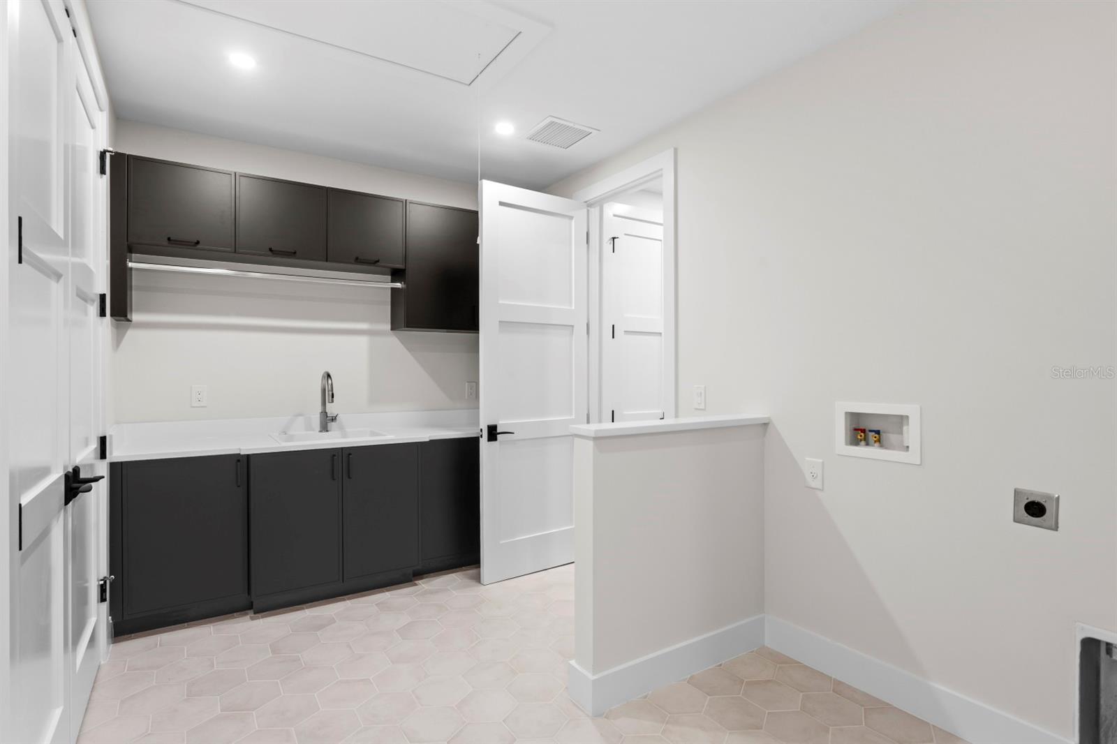 Image 44 of 72 For 4624 San Jose Street