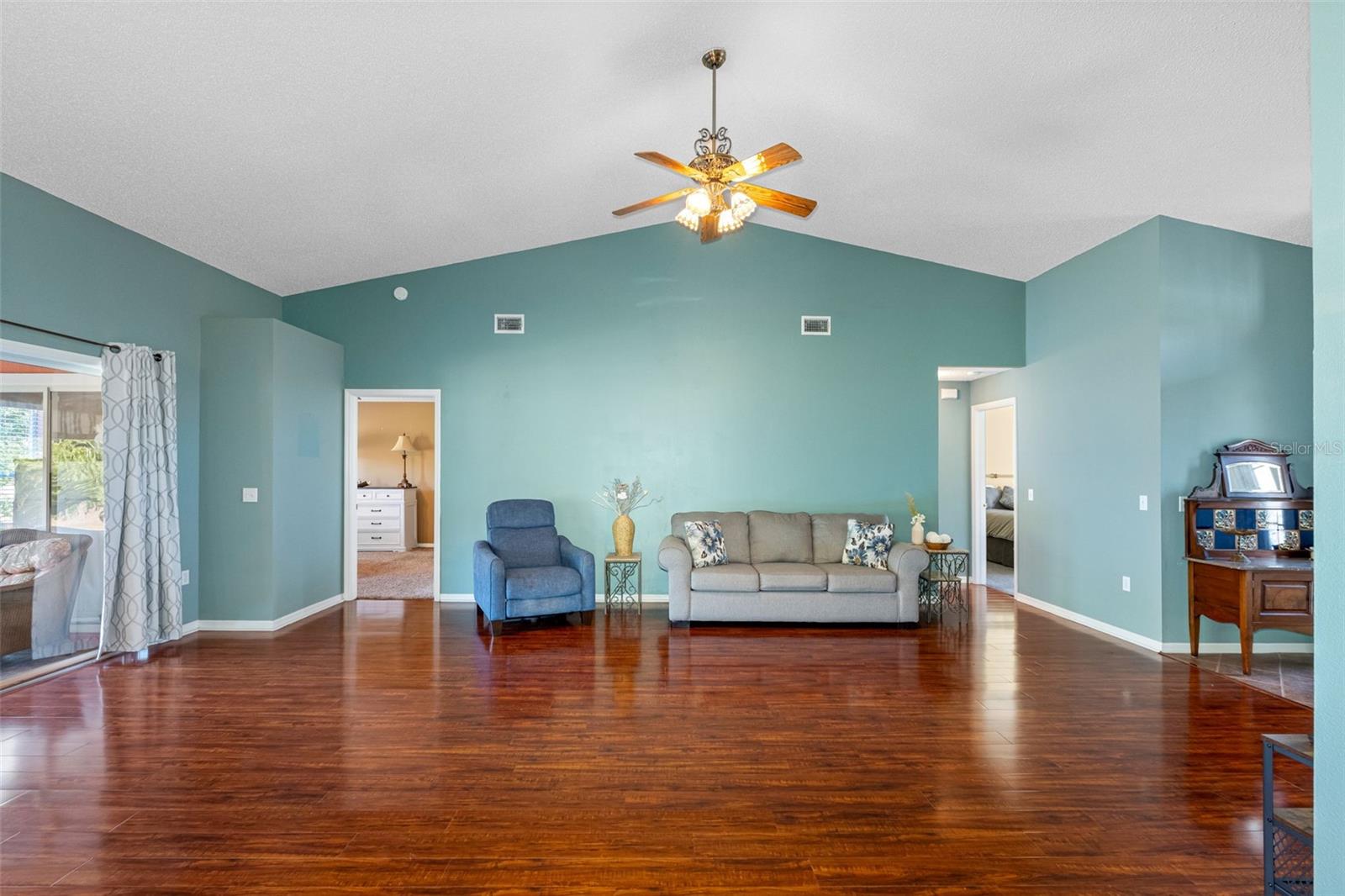 Image 16 of 52 For 18534 Bent Pine Drive