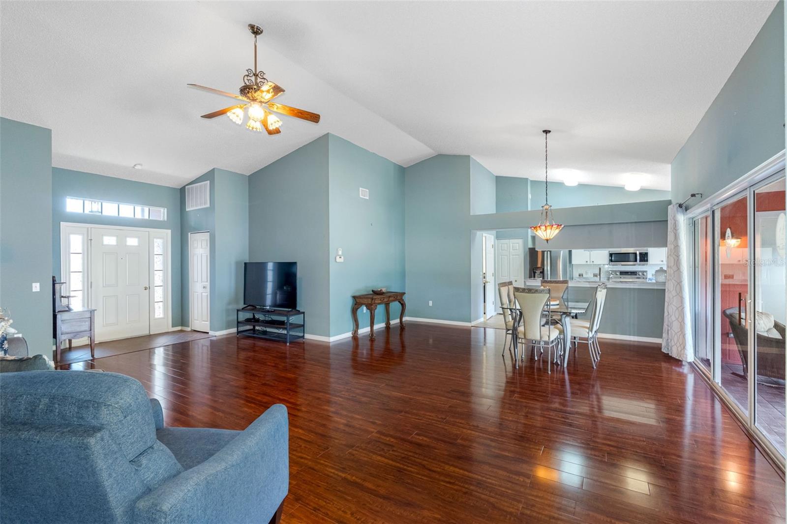 Image 4 of 52 For 18534 Bent Pine Drive