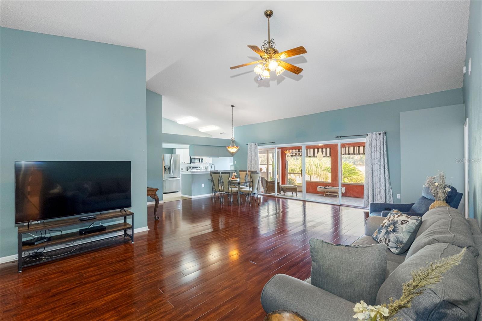 Image 5 of 52 For 18534 Bent Pine Drive