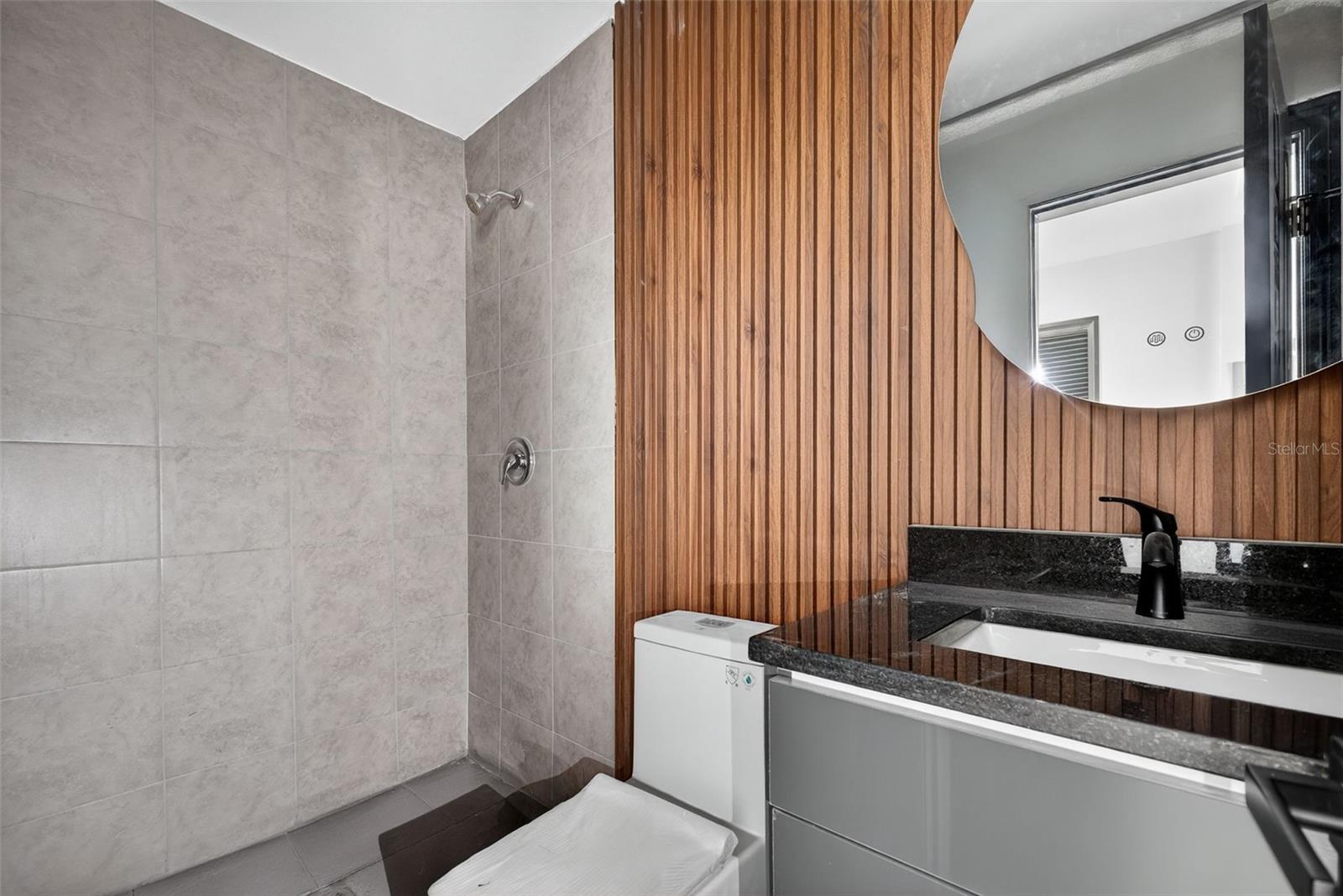 Image 27 of 48 For 2401 42nd Street S