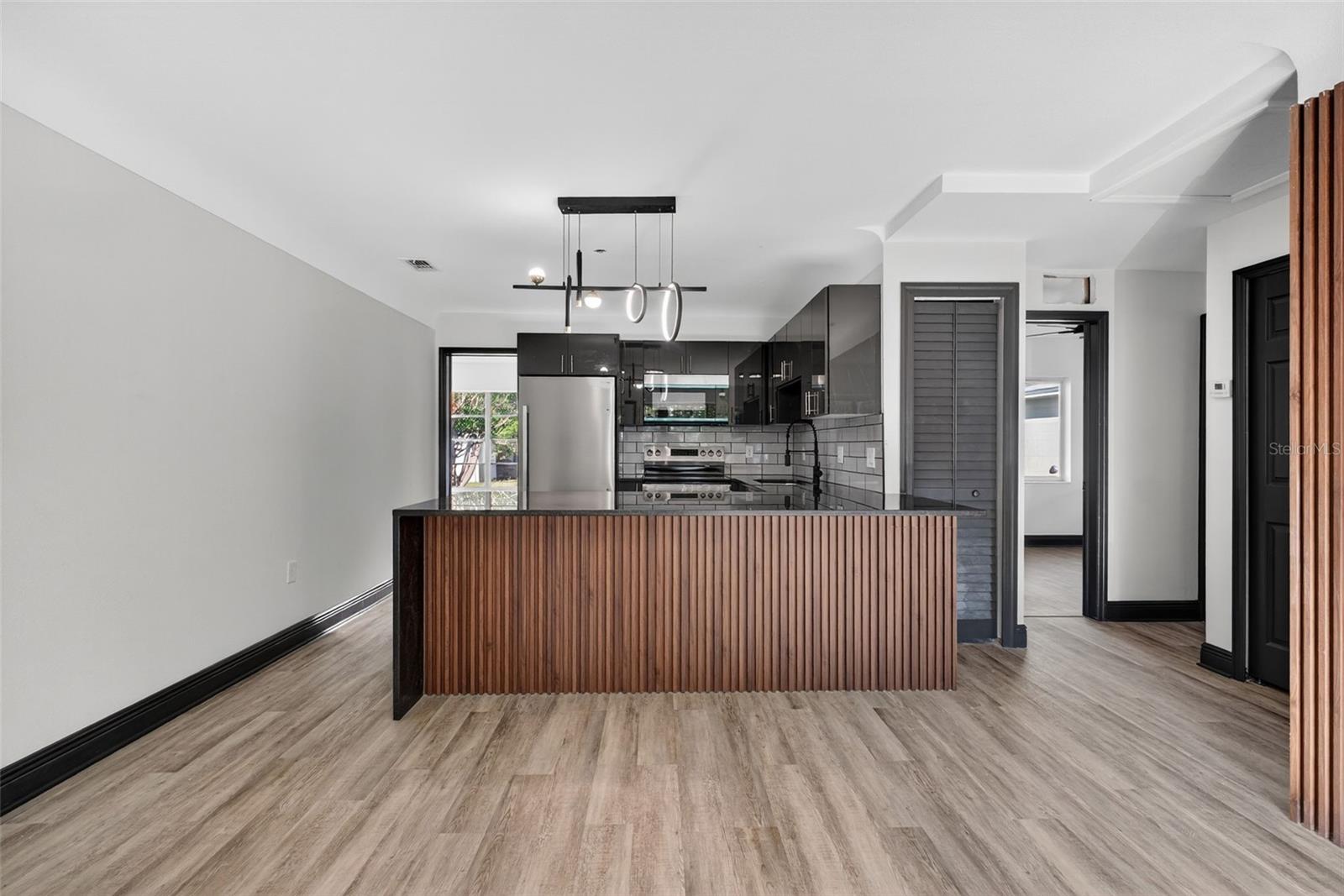 Image 9 of 48 For 2401 42nd Street S