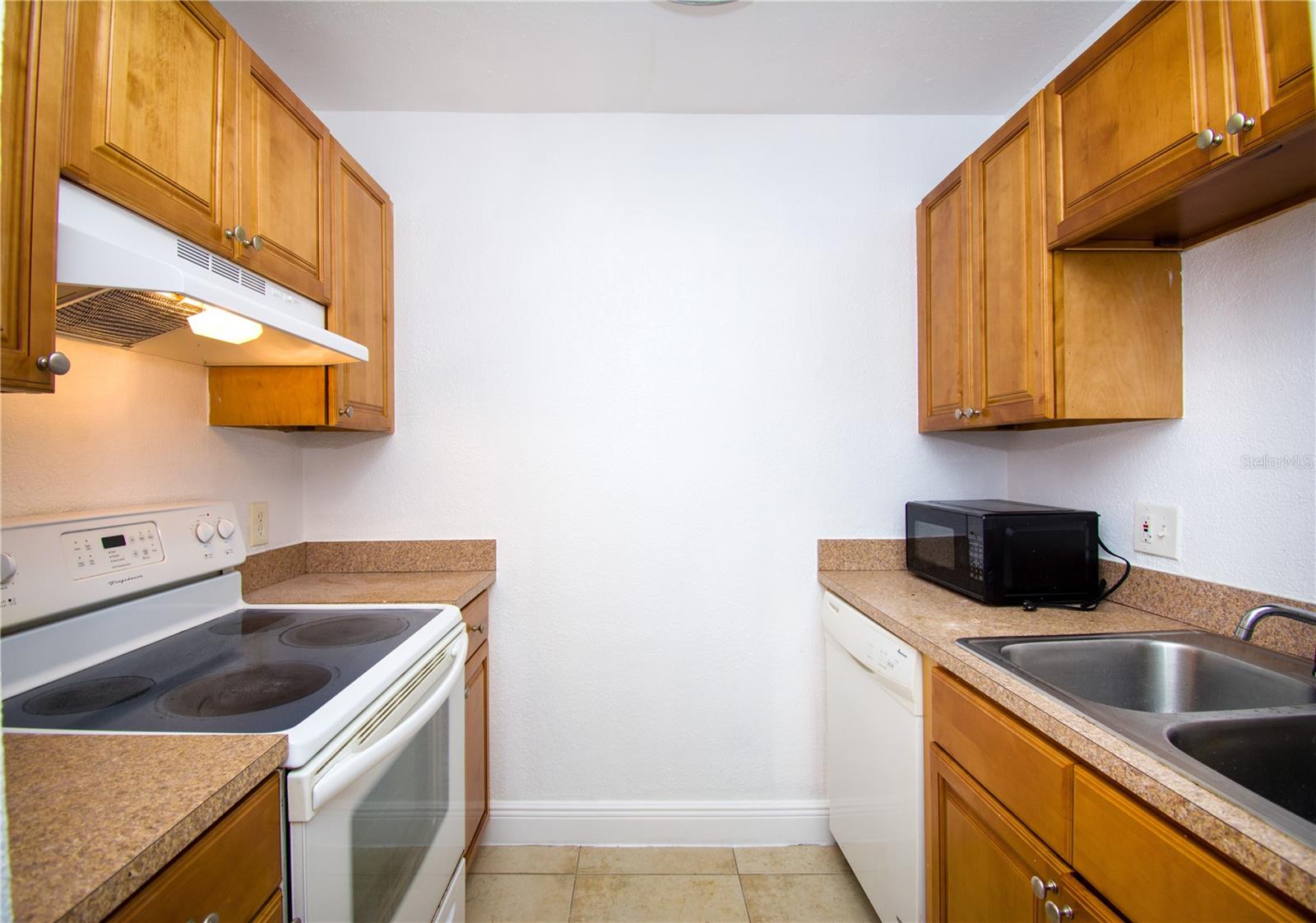 Listing photo id 10 for 13830 Orange Sunset Drive 202