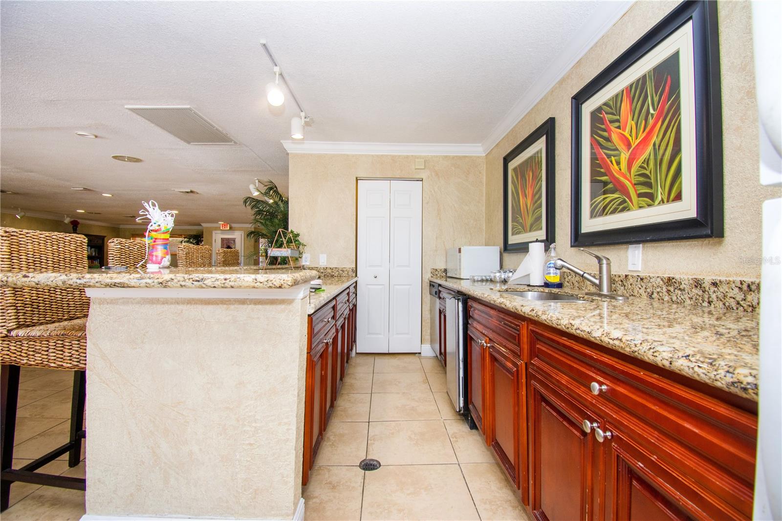 Listing photo id 29 for 13830 Orange Sunset Drive 202