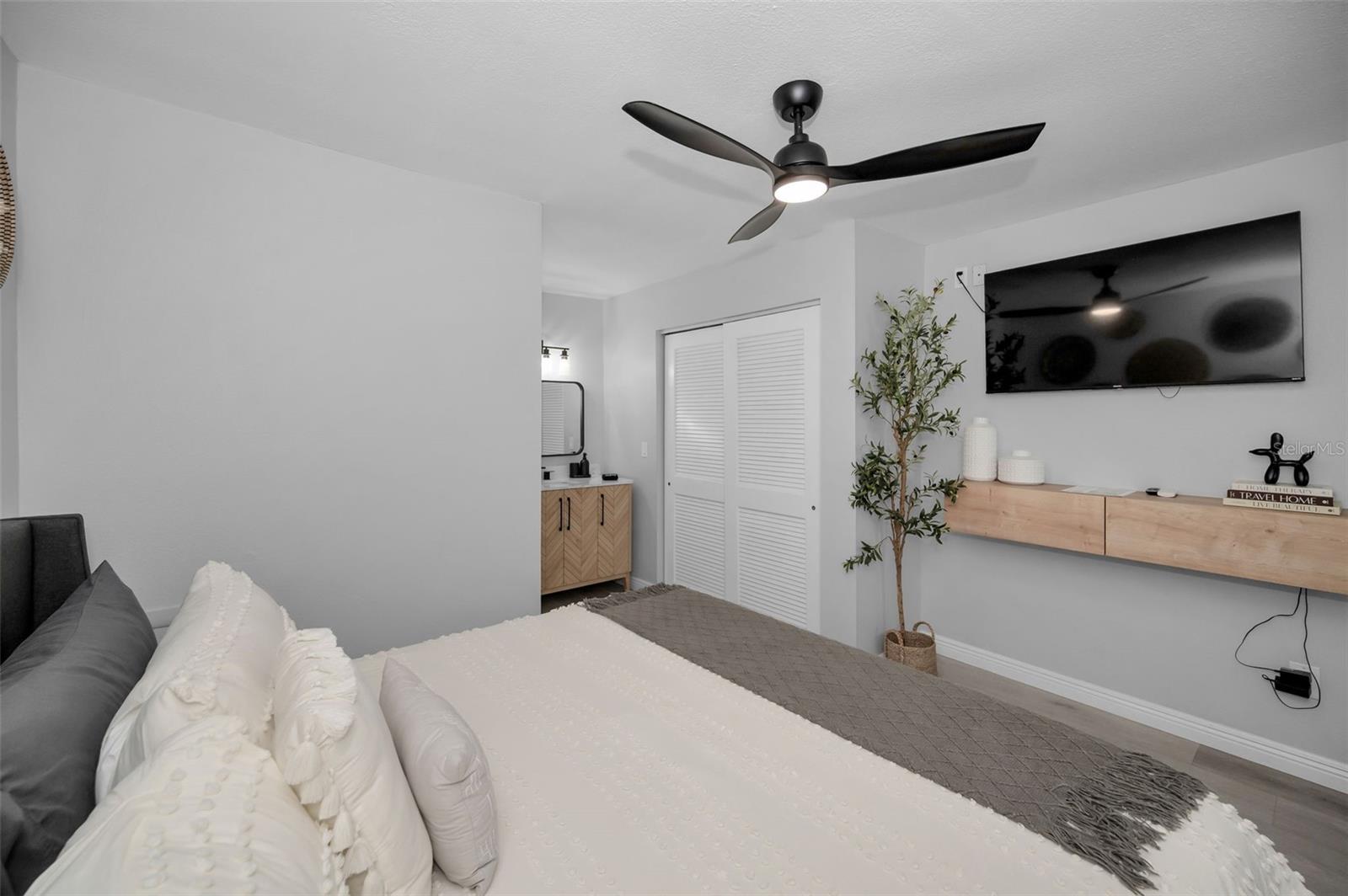 Image 12 of 31 For 2700 Gulf Boulevard W6