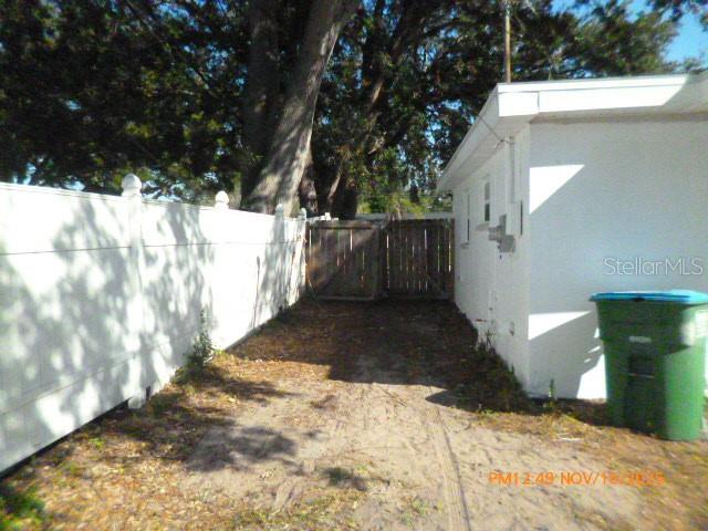 Image 17 of 24 For 9728 Groveland Street