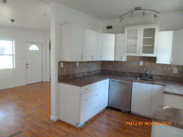 Image 5 of 24 For 9728 Groveland Street