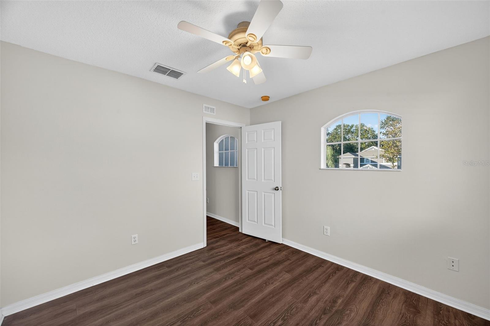 Image 31 of 60 For 28632 Seashell Court