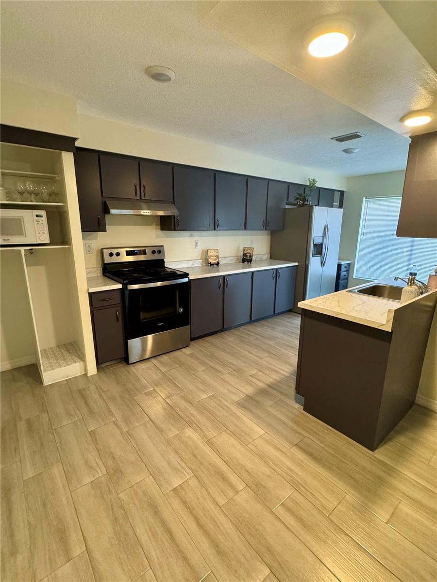 Image 12 of 17 For 2208 Valleybrook Ave