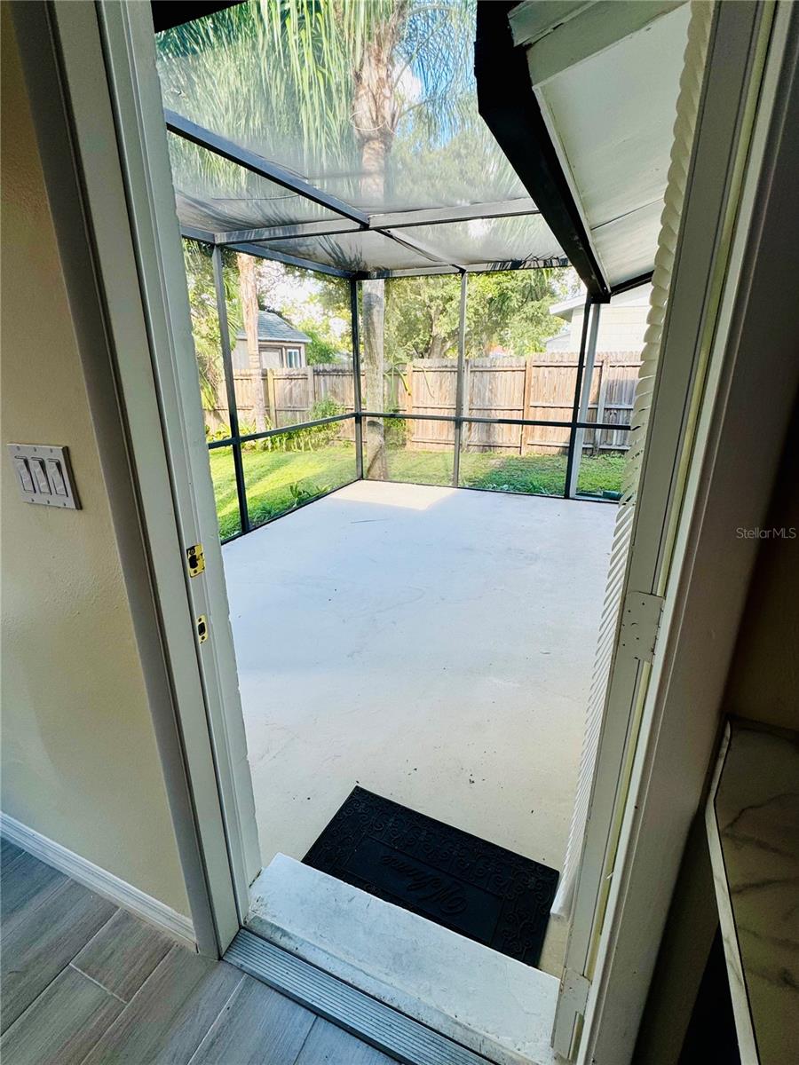 Image 15 of 17 For 2208 Valleybrook Ave