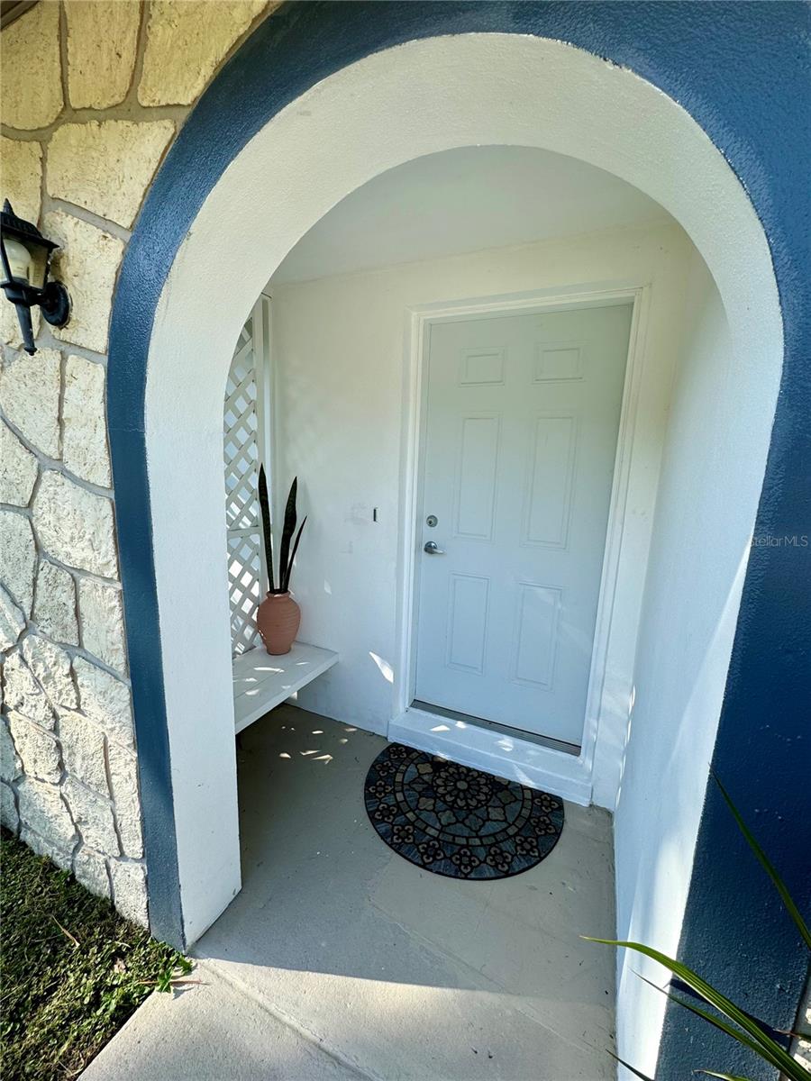 Image 2 of 17 For 2208 Valleybrook Ave