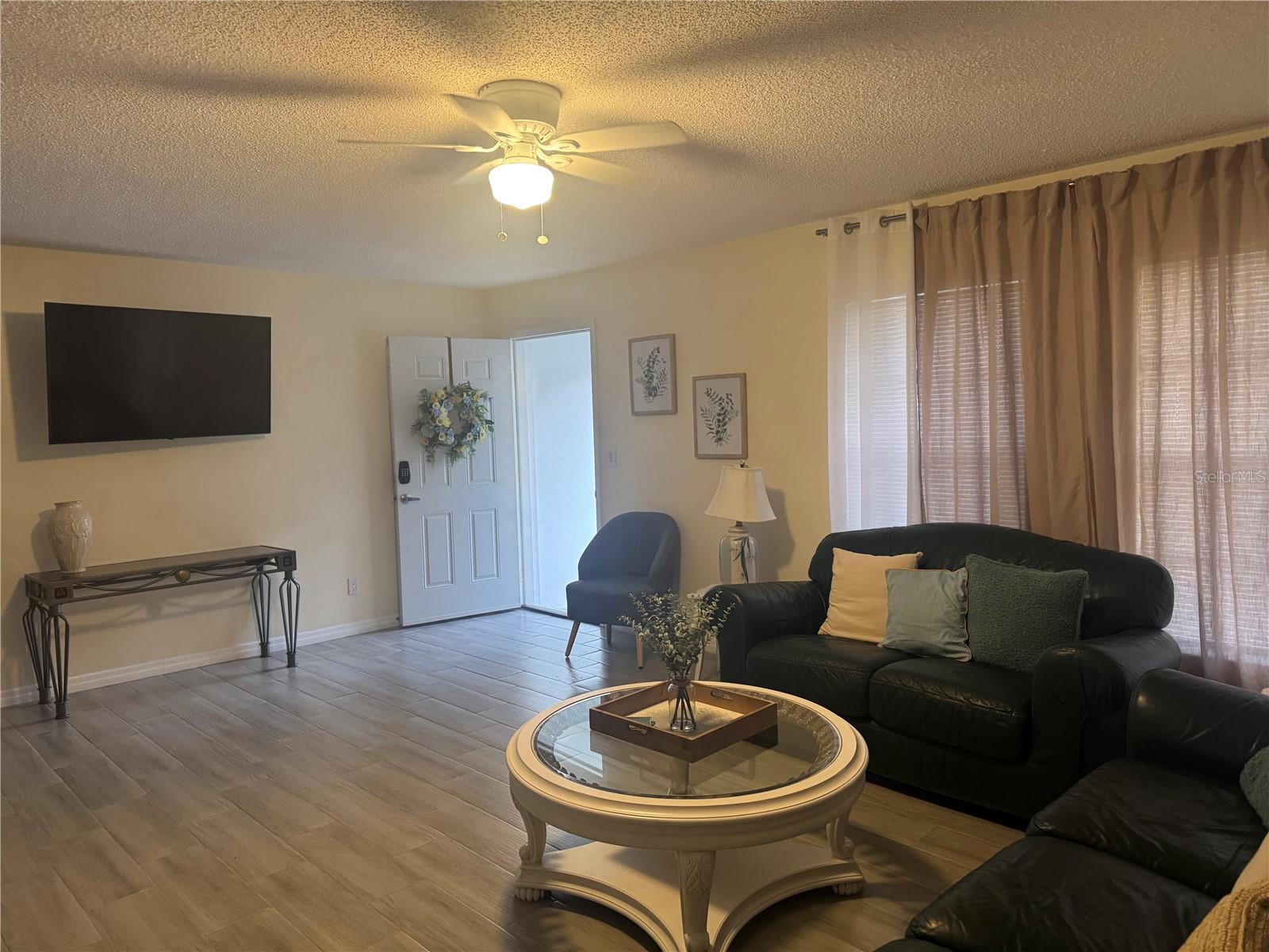 Image 3 of 17 For 2208 Valleybrook Ave