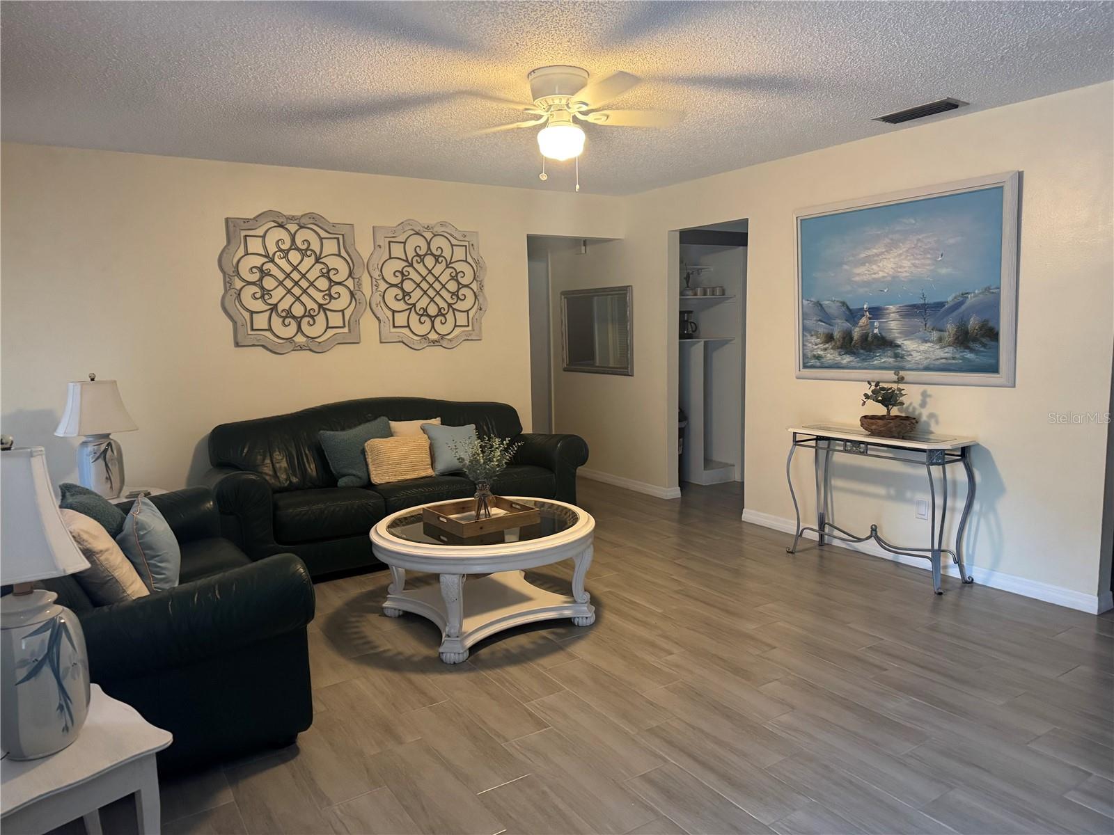 Image 4 of 17 For 2208 Valleybrook Ave