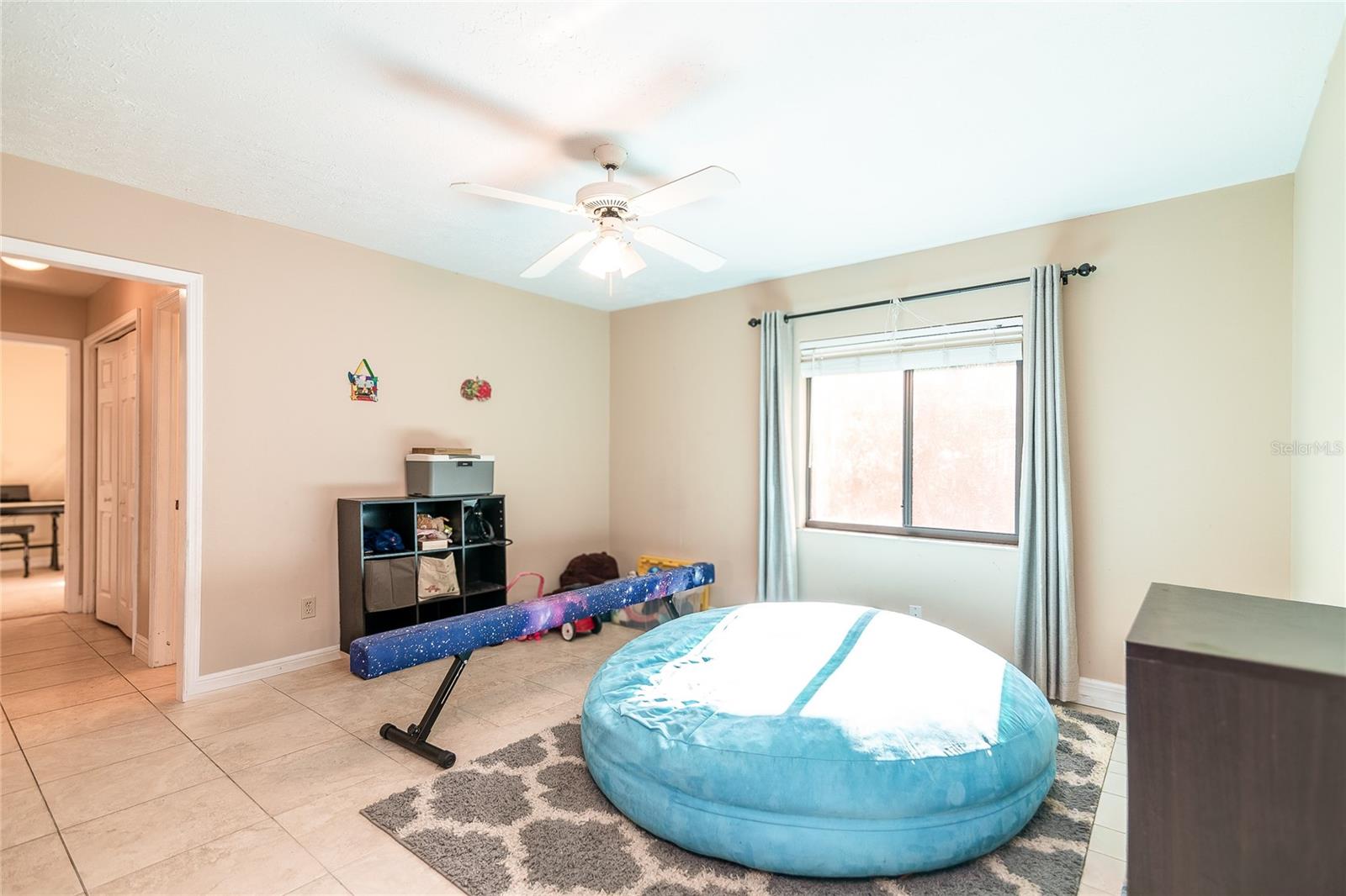 Image 11 of 27 For 915 Woodleaf Way