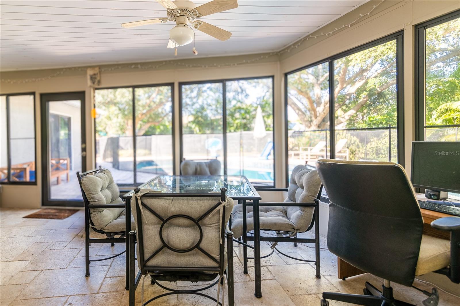 Image 12 of 27 For 915 Woodleaf Way