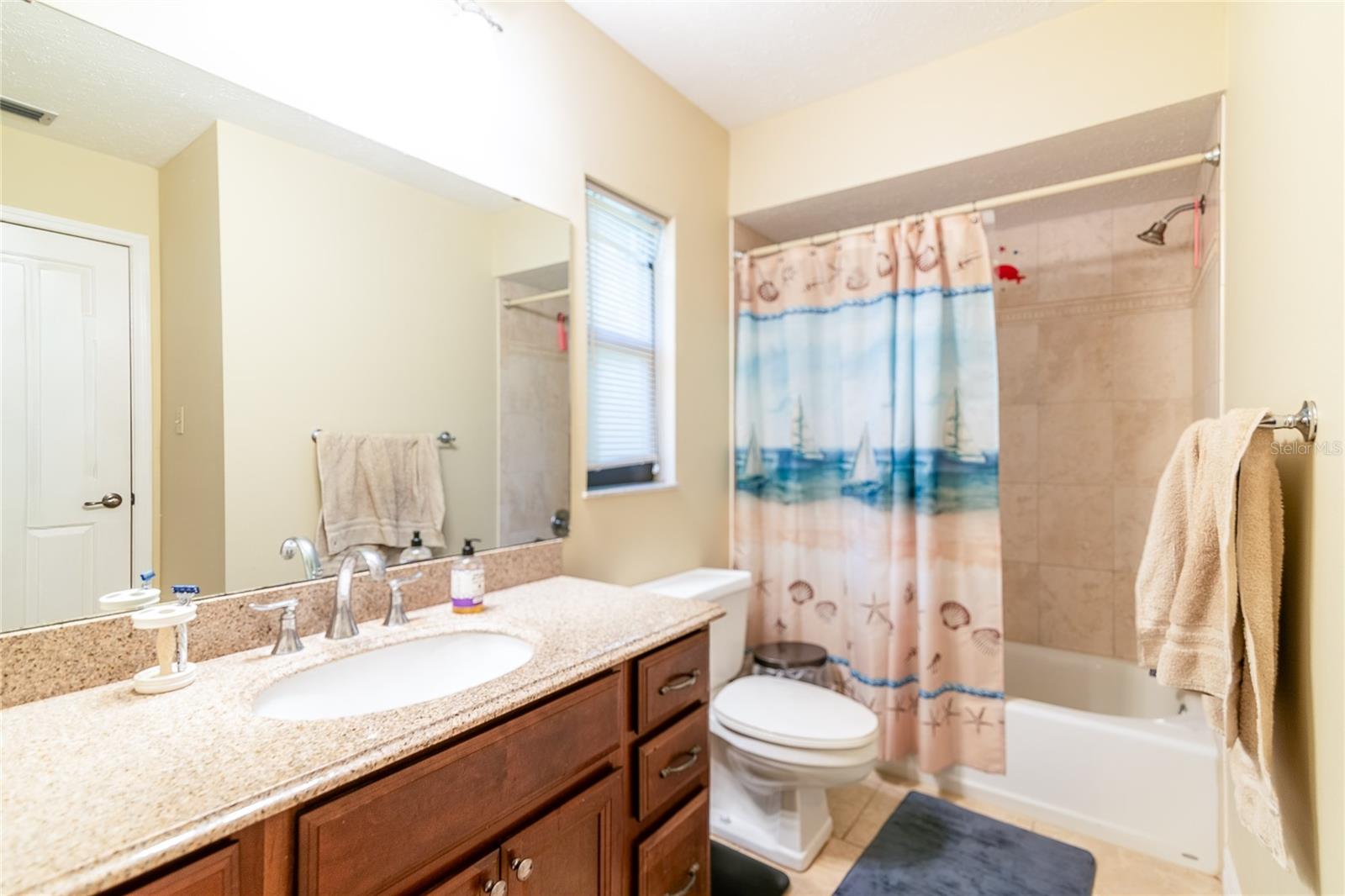 Image 16 of 27 For 915 Woodleaf Way