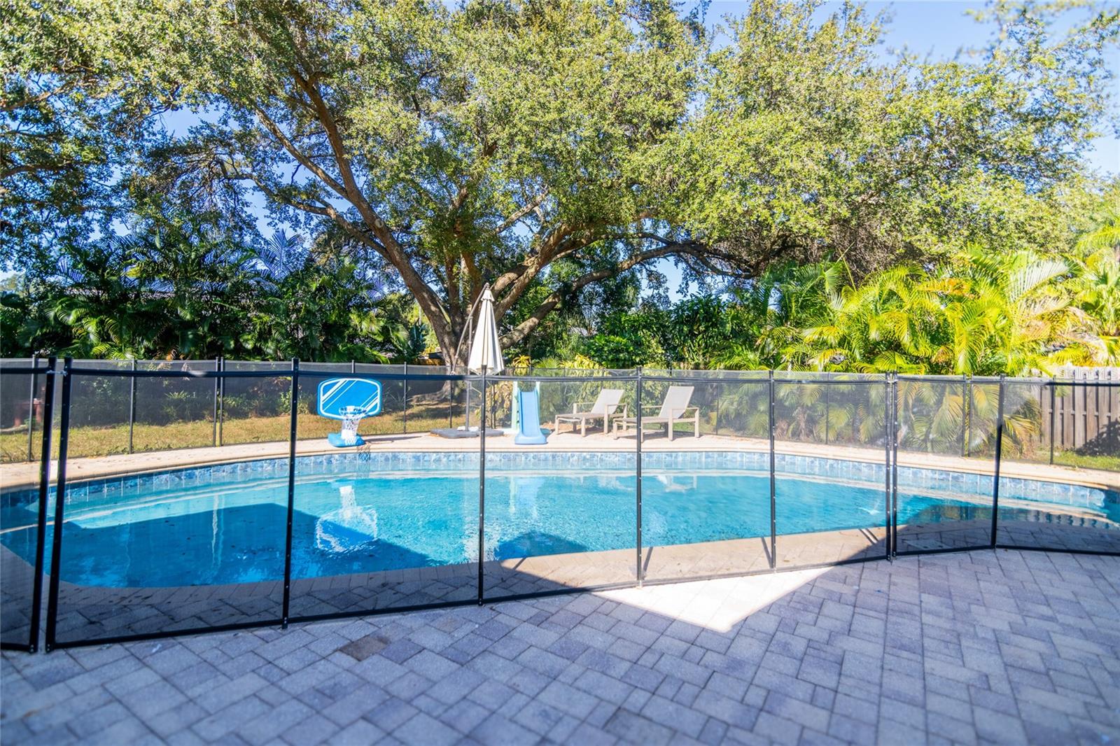 Image 2 of 27 For 915 Woodleaf Way