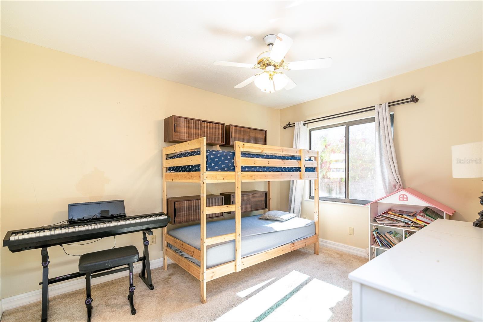 Image 20 of 27 For 915 Woodleaf Way