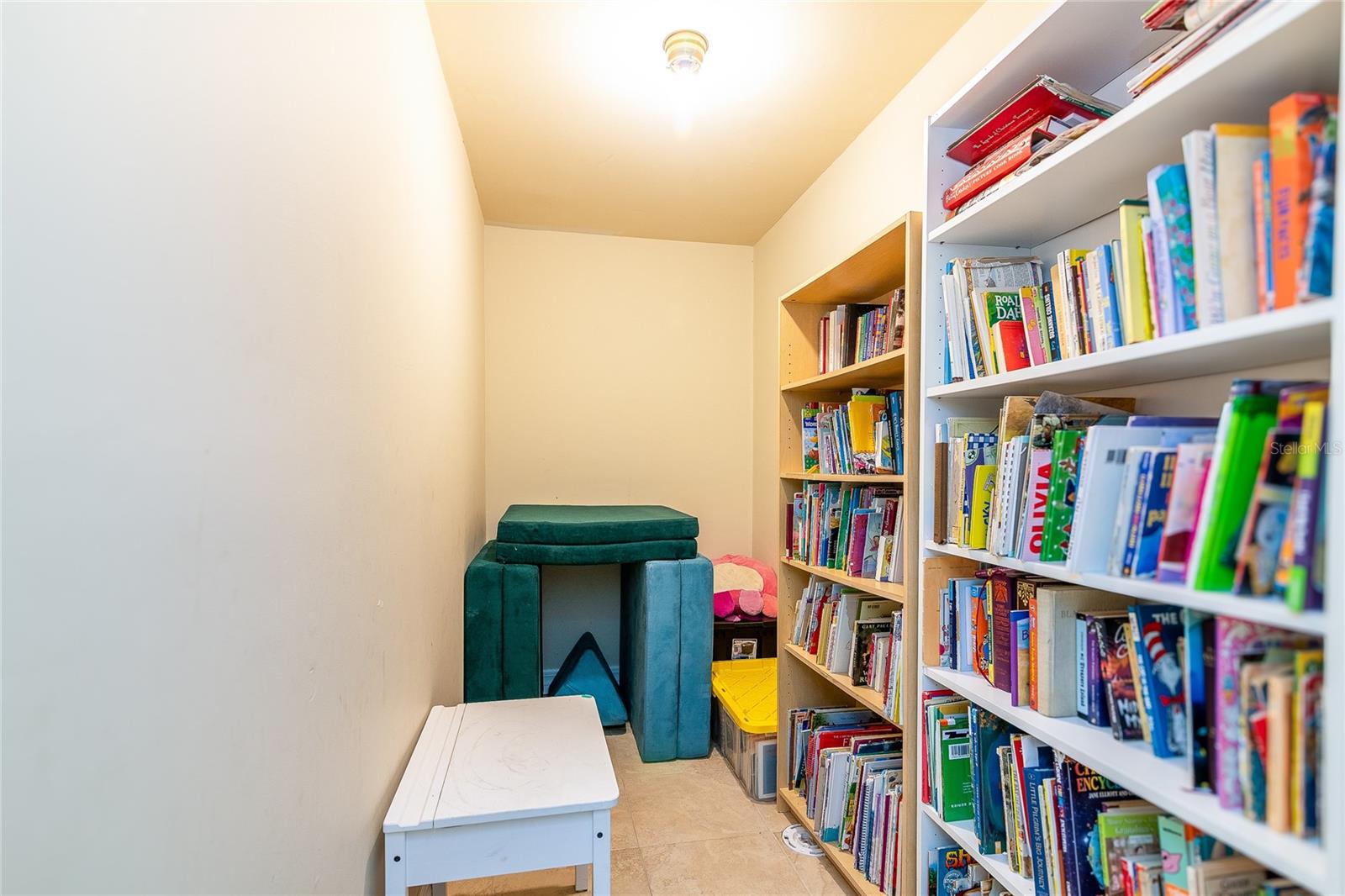 Image 23 of 27 For 915 Woodleaf Way