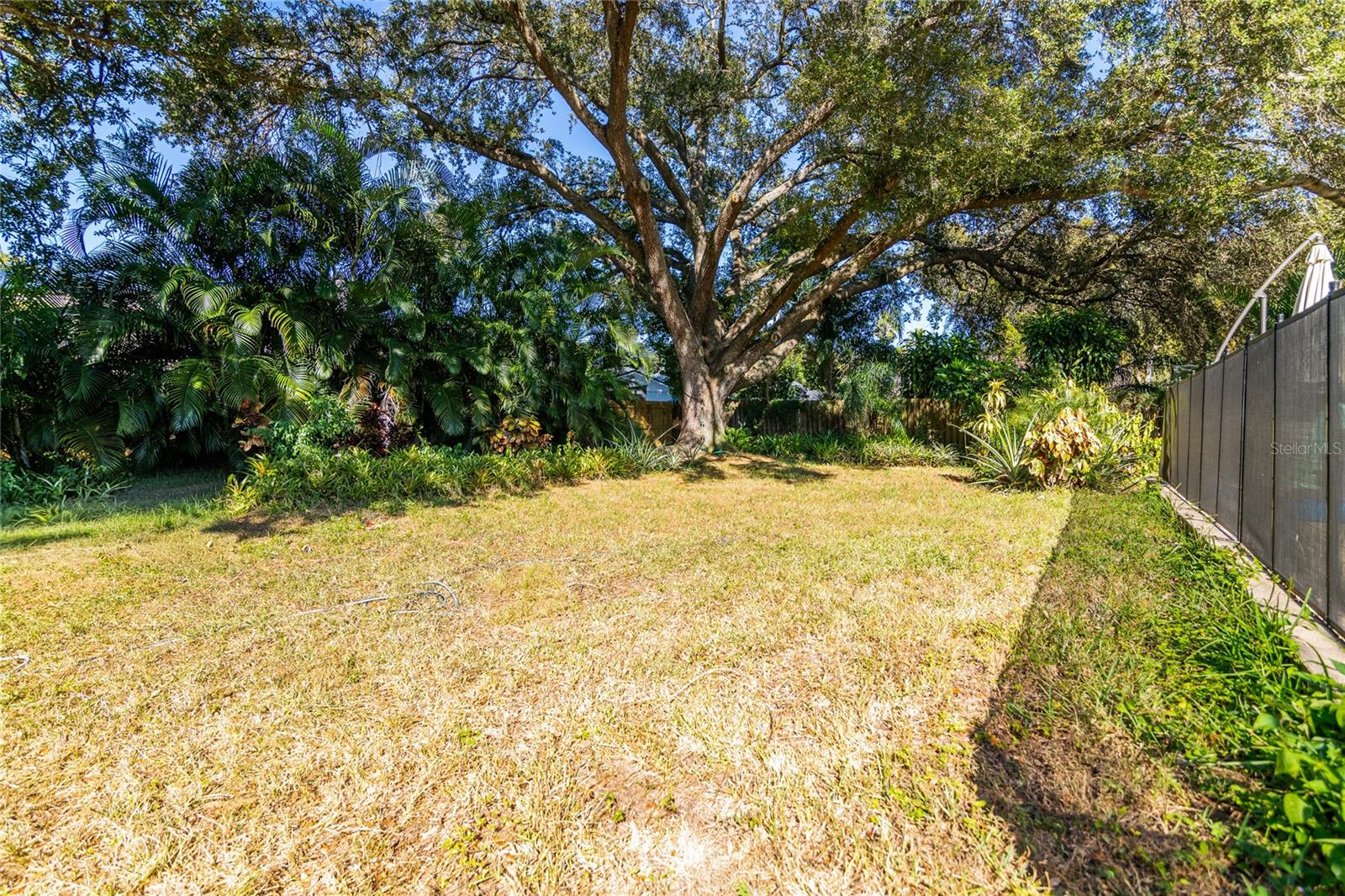 Image 25 of 27 For 915 Woodleaf Way