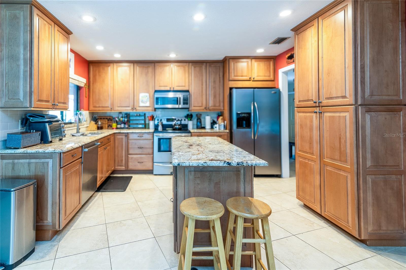 Image 4 of 27 For 915 Woodleaf Way