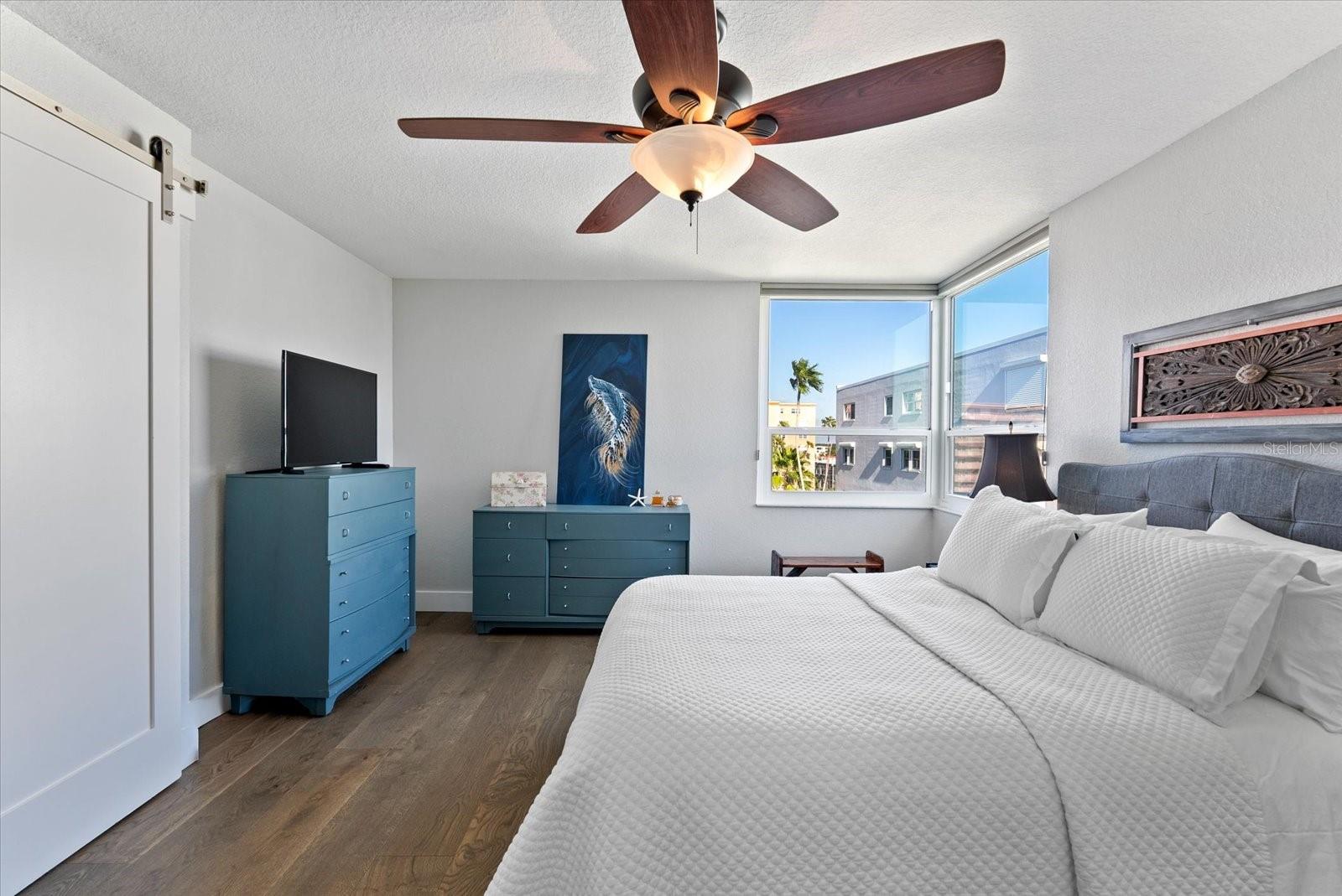 Image 18 of 51 For 1848 Shore Drive S 501