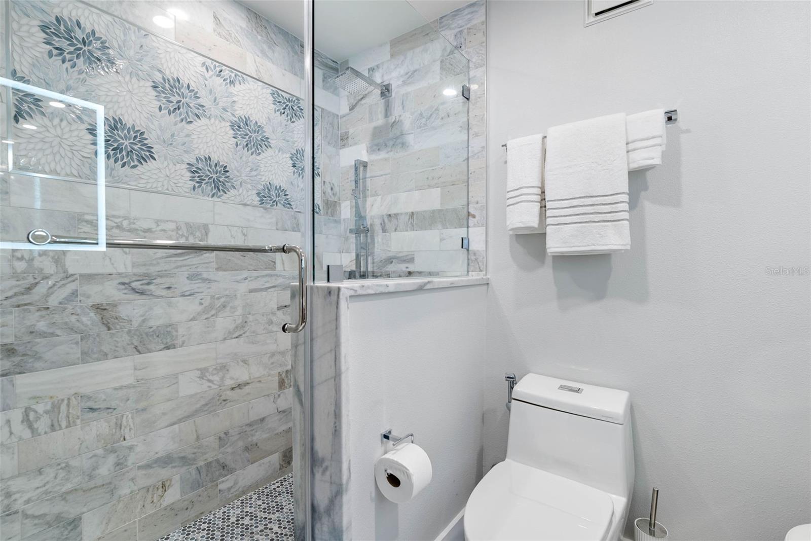 Image 20 of 51 For 1848 Shore Drive S 501