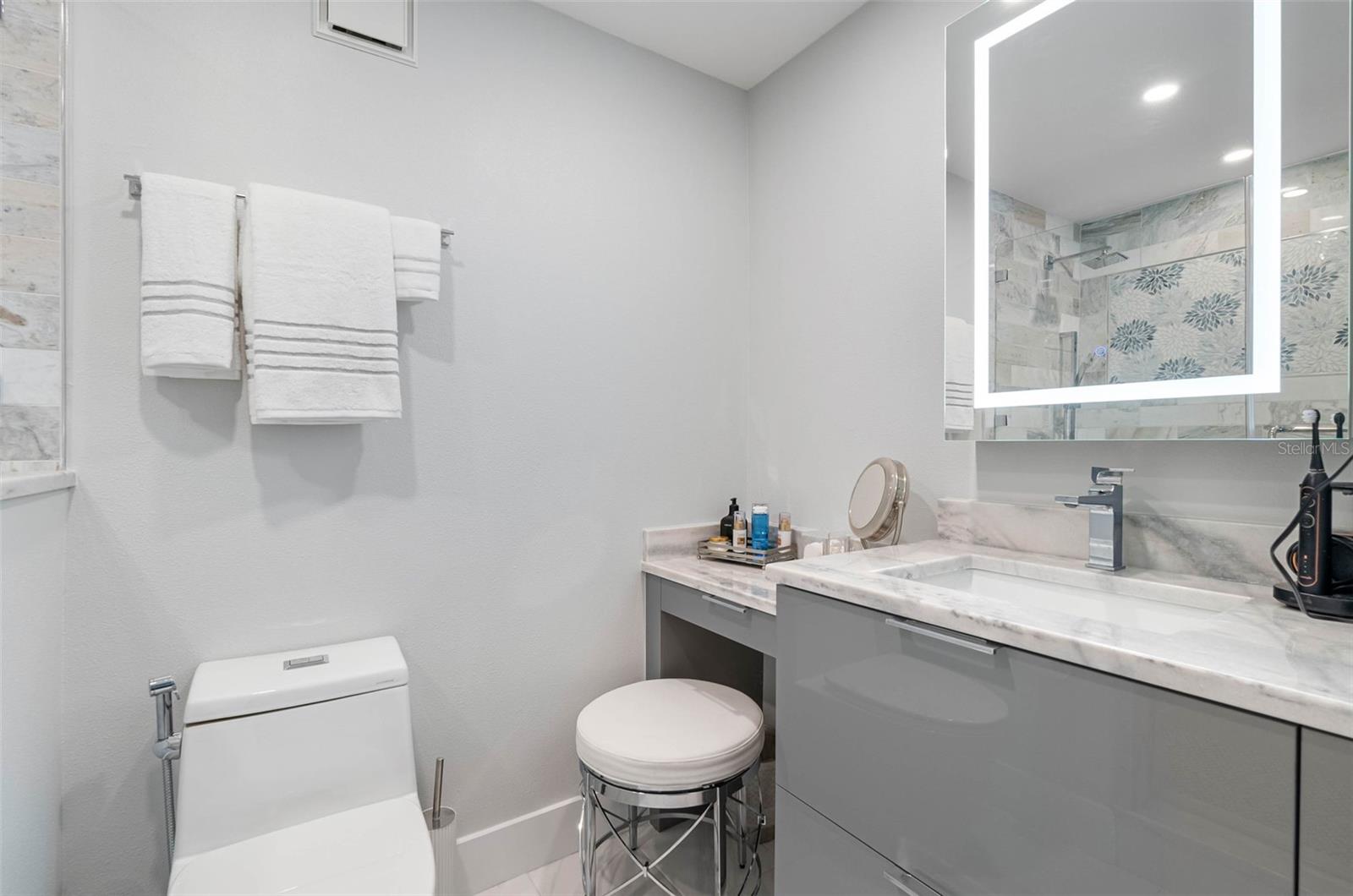 Image 21 of 51 For 1848 Shore Drive S 501