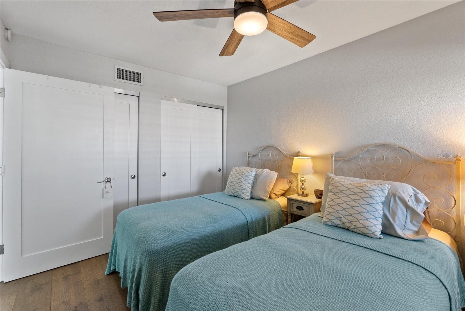 Image 23 of 51 For 1848 Shore Drive S 501