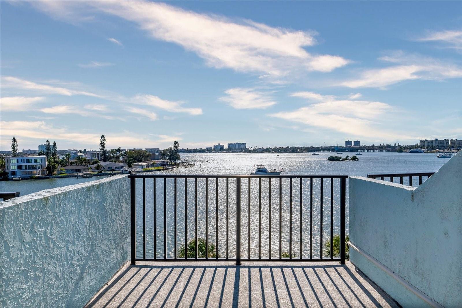 Image 29 of 51 For 1848 Shore Drive S 501