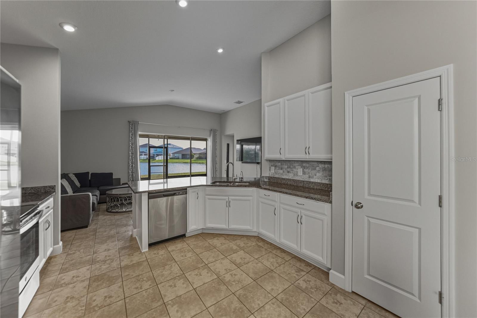 Image 15 of 51 For 34014 Astoria Circle