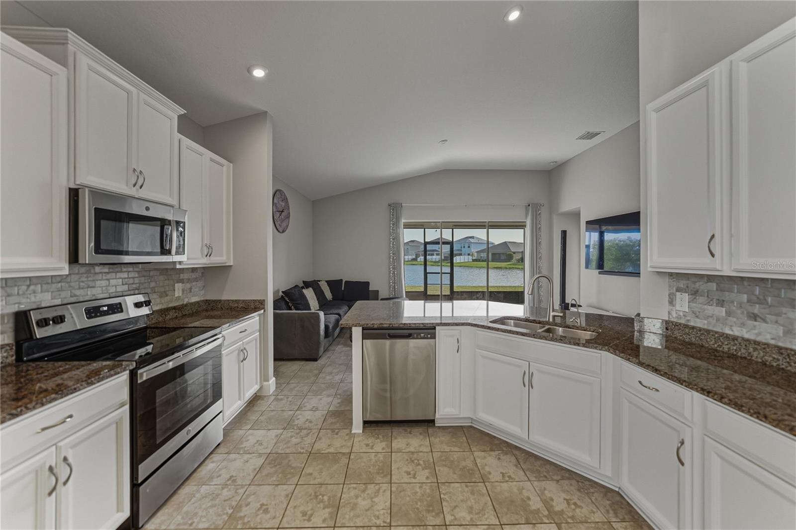 Image 16 of 51 For 34014 Astoria Circle