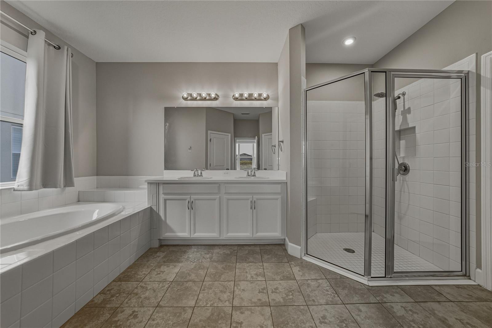 Image 25 of 51 For 34014 Astoria Circle