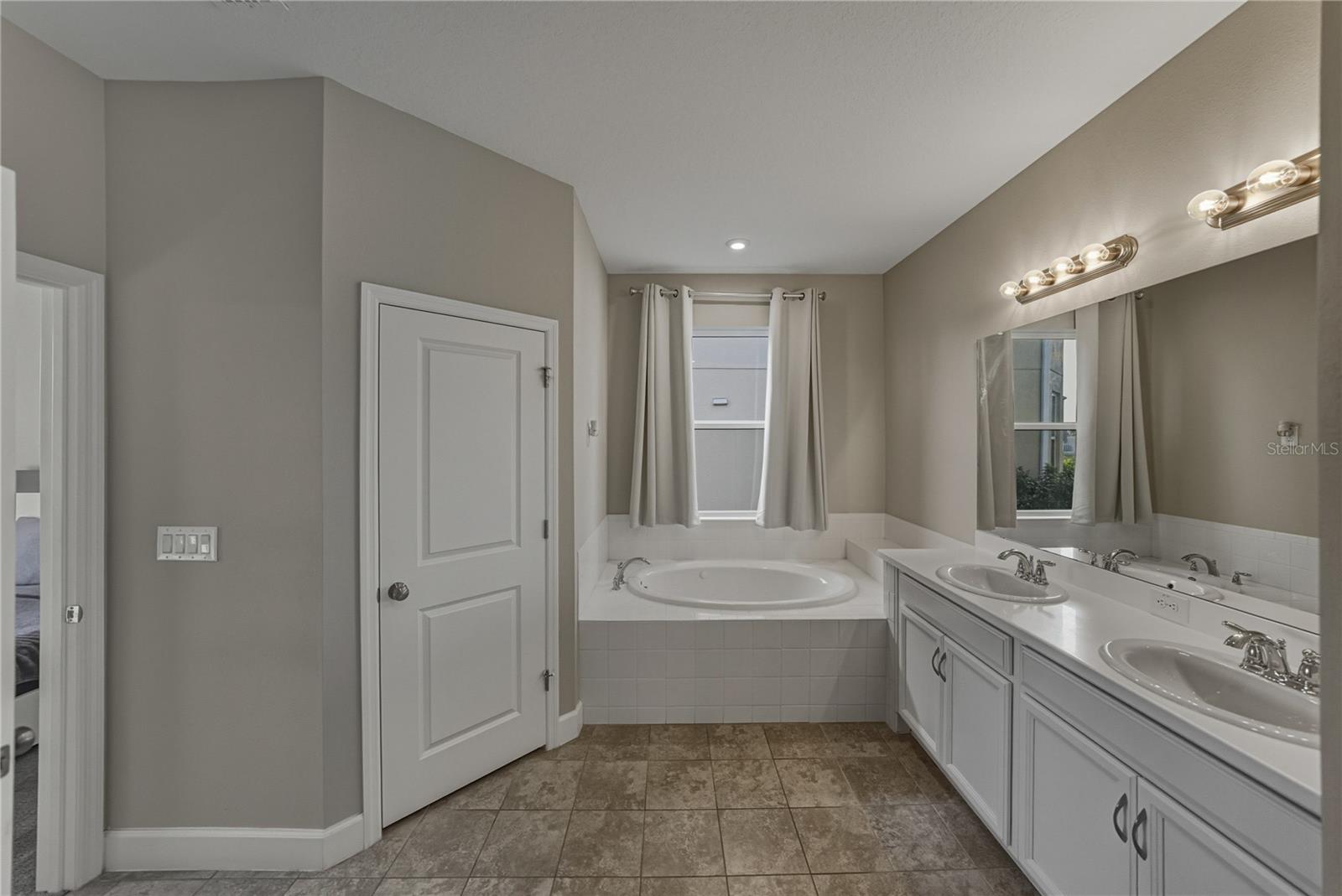 Image 27 of 51 For 34014 Astoria Circle