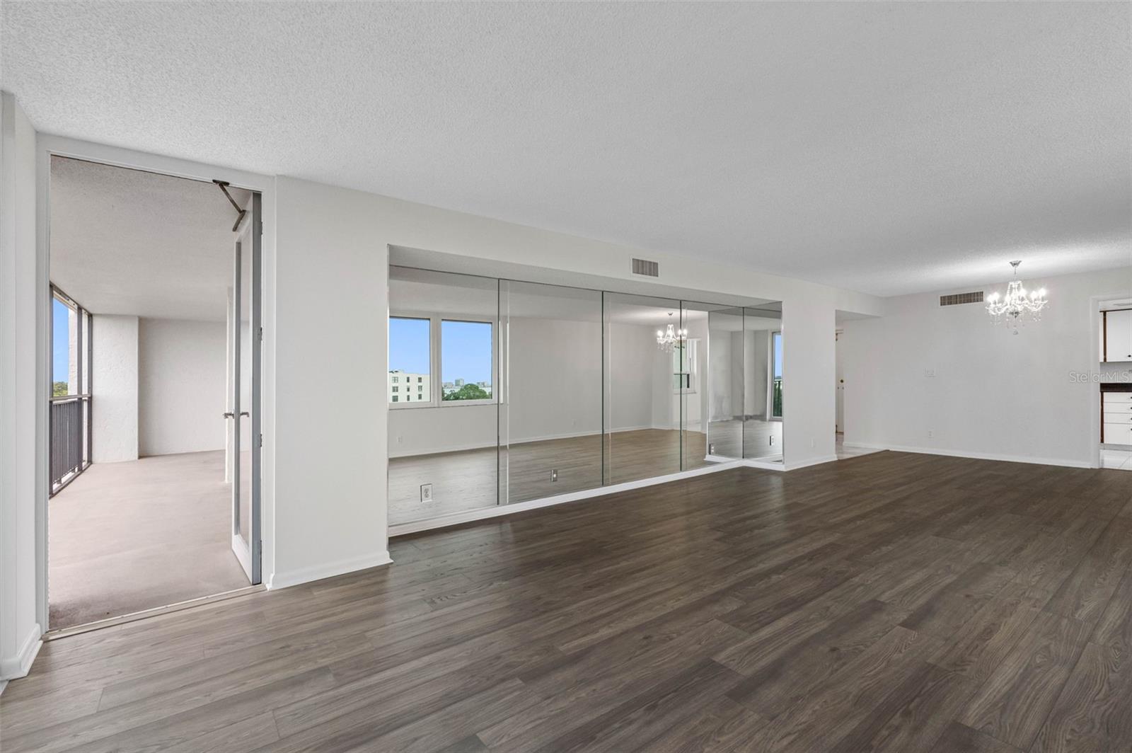 Image 11 of 45 For 220 Belleview Boulevard 609